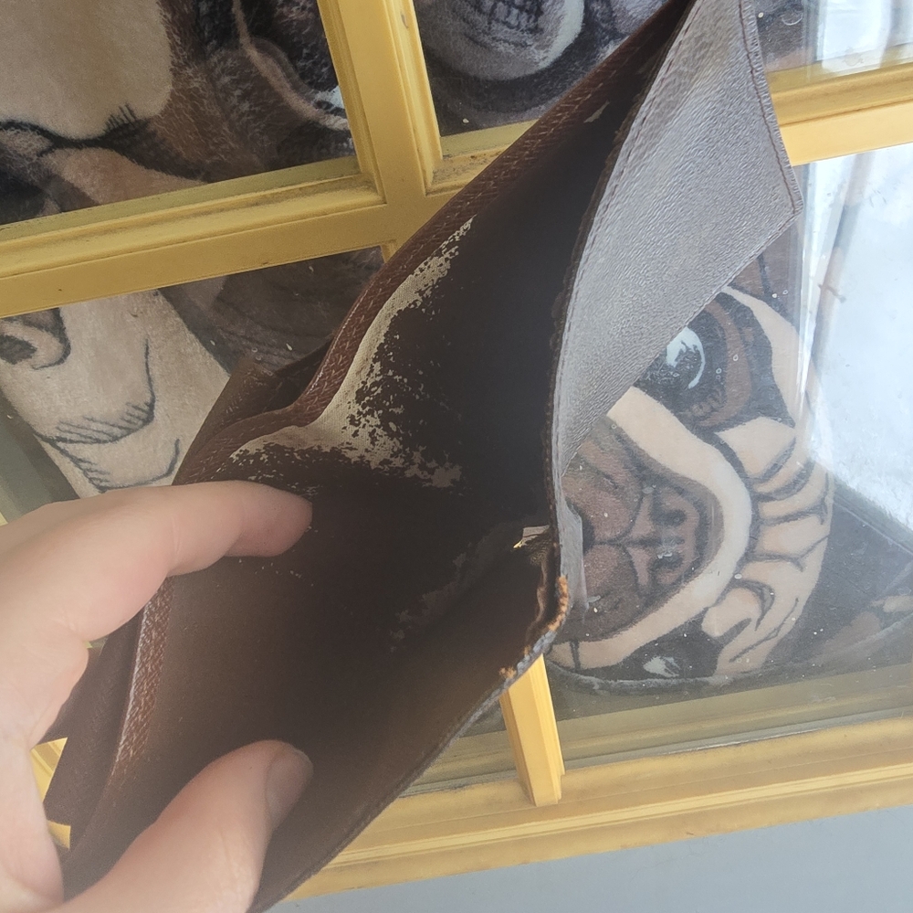 LV wallet - Picture 6 of 8